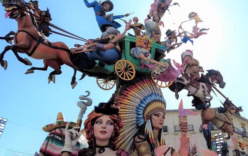 

Discover the history of the Fallas of Valencia.