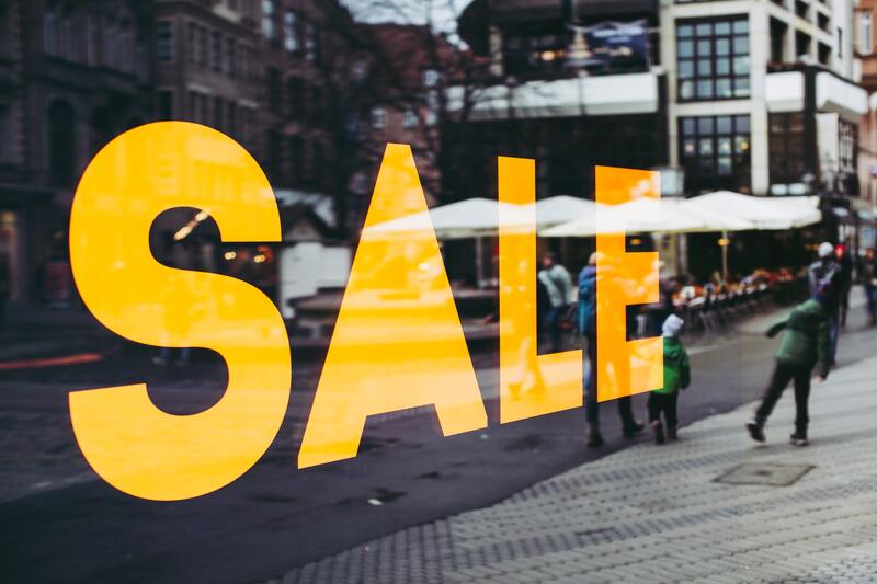 When do the 2023 Winter Sales end in each Autonomous Community?