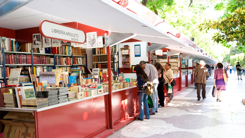 

Feria del Libro de Madrid 2023 : Celebrando la literatura en Parque de El Retiro